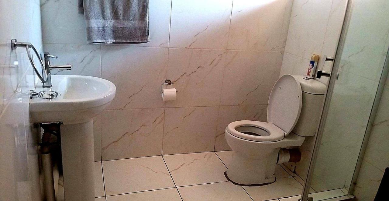 Bed and Breakfast Tshukudu E Ntsho Mogwase Exterior foto