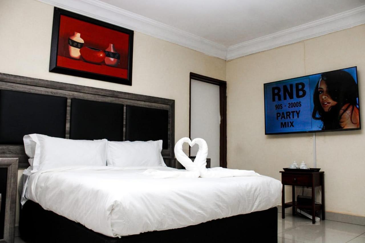 Bed and Breakfast Tshukudu E Ntsho Mogwase Exterior foto